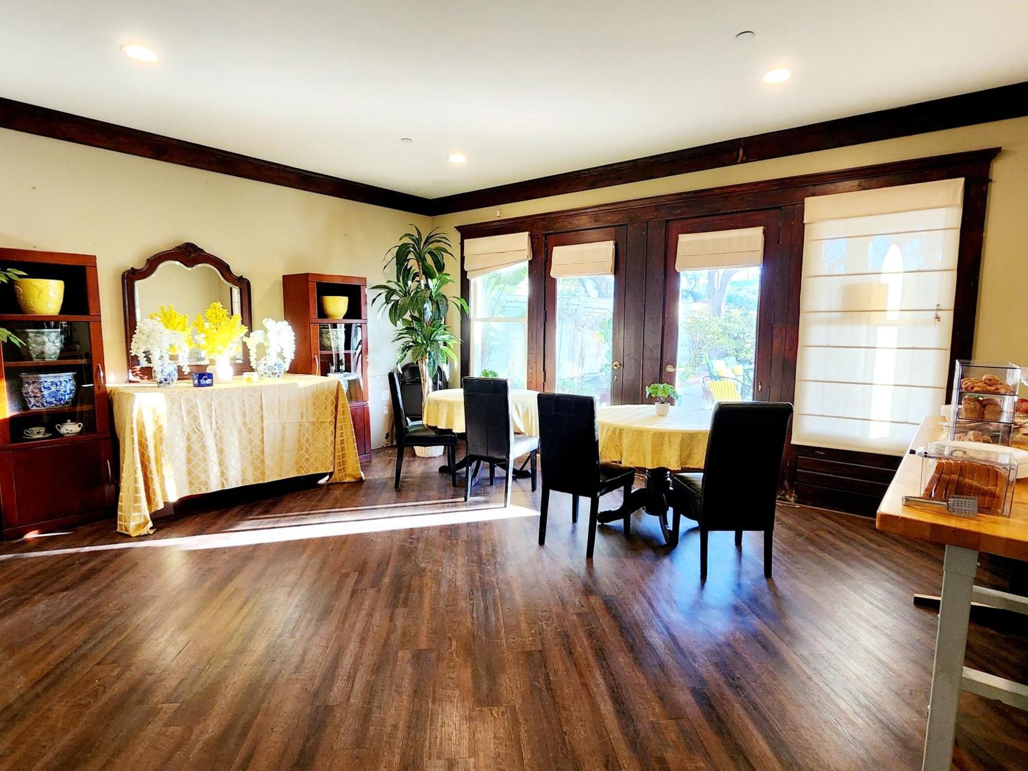 Santa Paula Inn