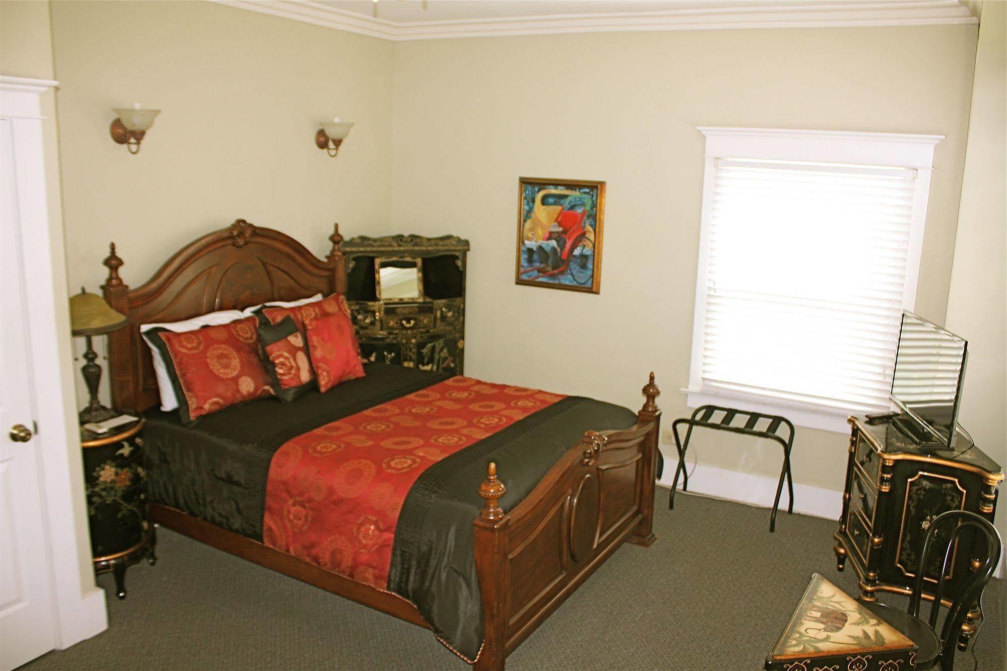 Santa Paula Inn Hotel