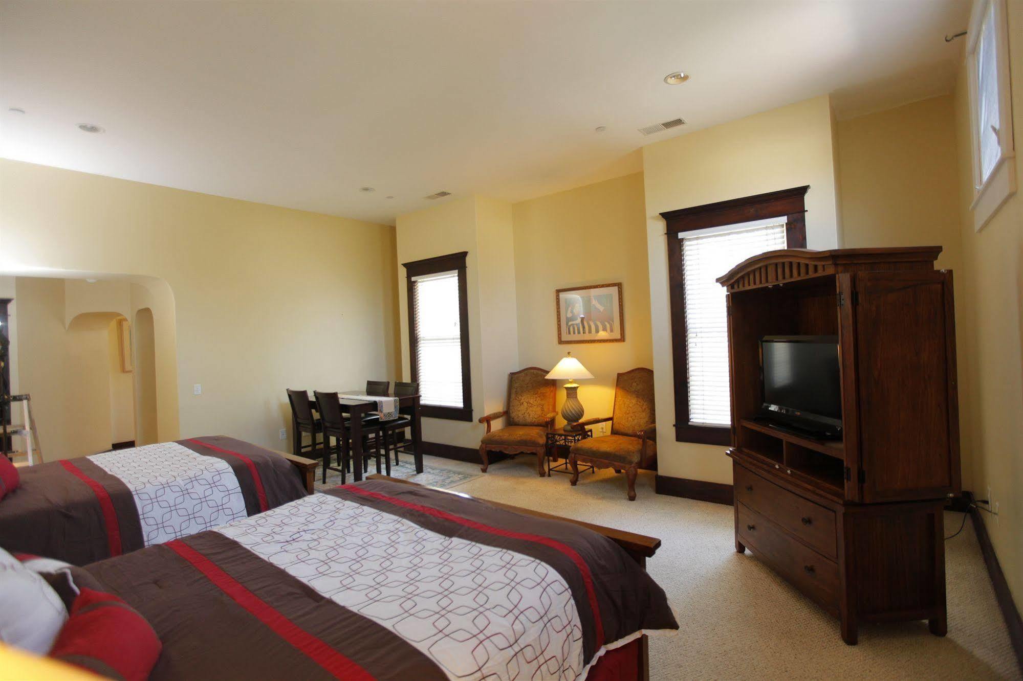Santa Paula Inn