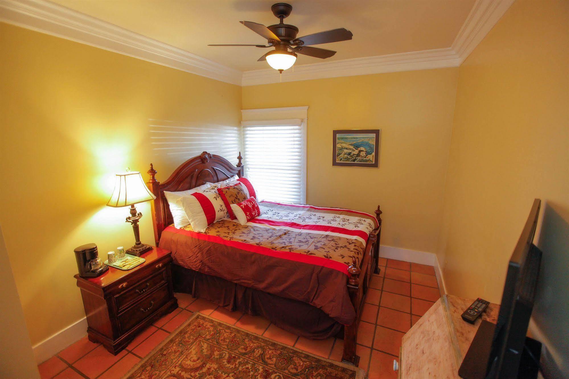 Santa Paula Inn Hotel